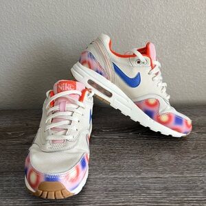 Nike “everything you need” Colorful pink tennis shoes youth sz 6, women’s 7-7.5